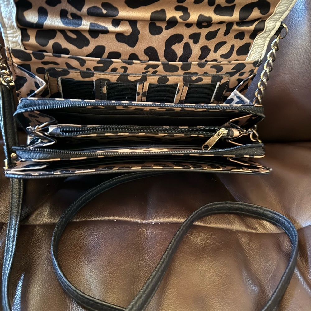 Jessica Simpson Crossbody Bag-embossed Black, Gray, and off White EUC - Picture 5 of 10